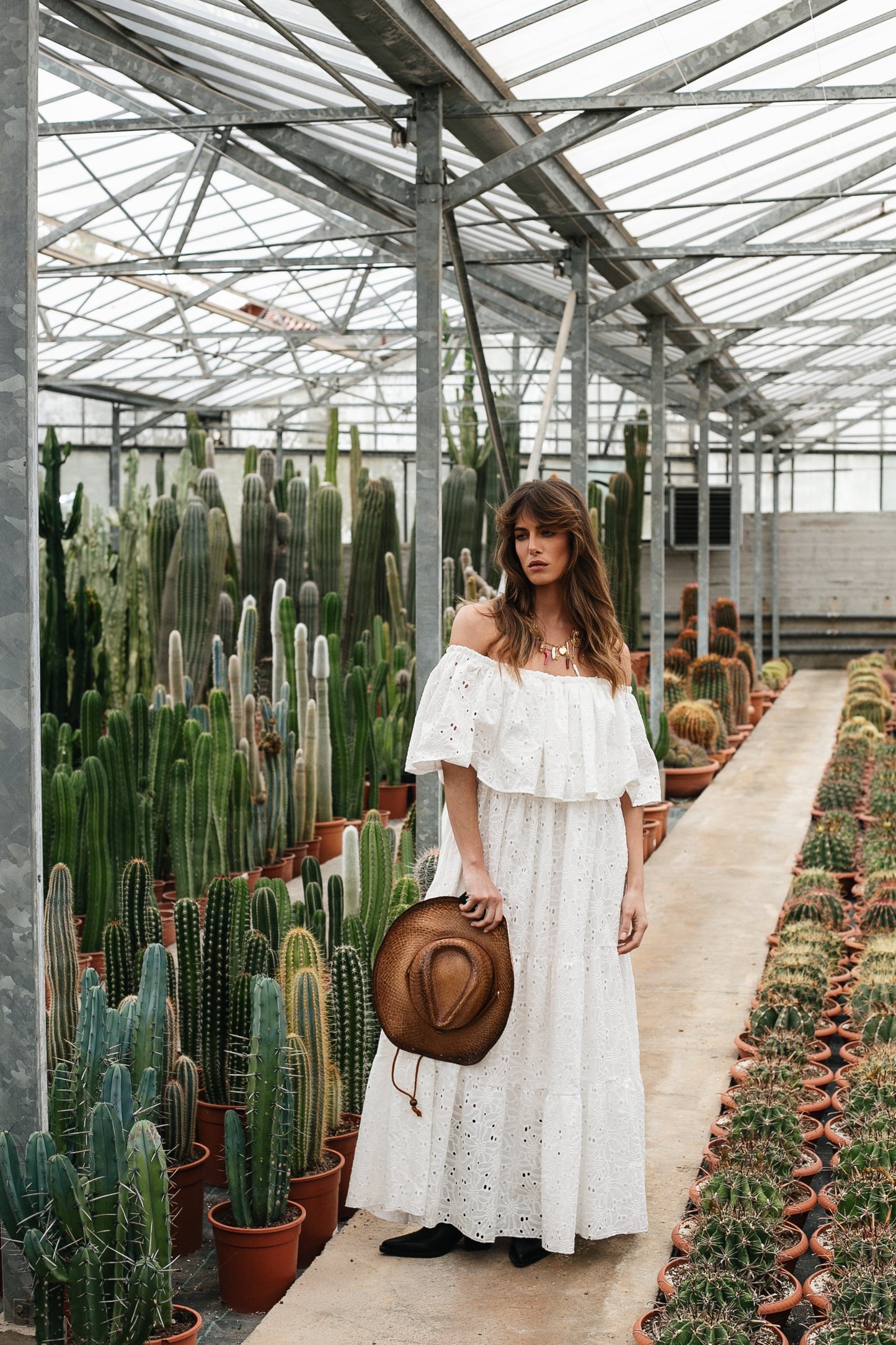 Φόρεμα Olivia με floral κεντημένο σχέδιο και άνετη εφαρμογή, για κομψές εμφανίσεις στην παραλία