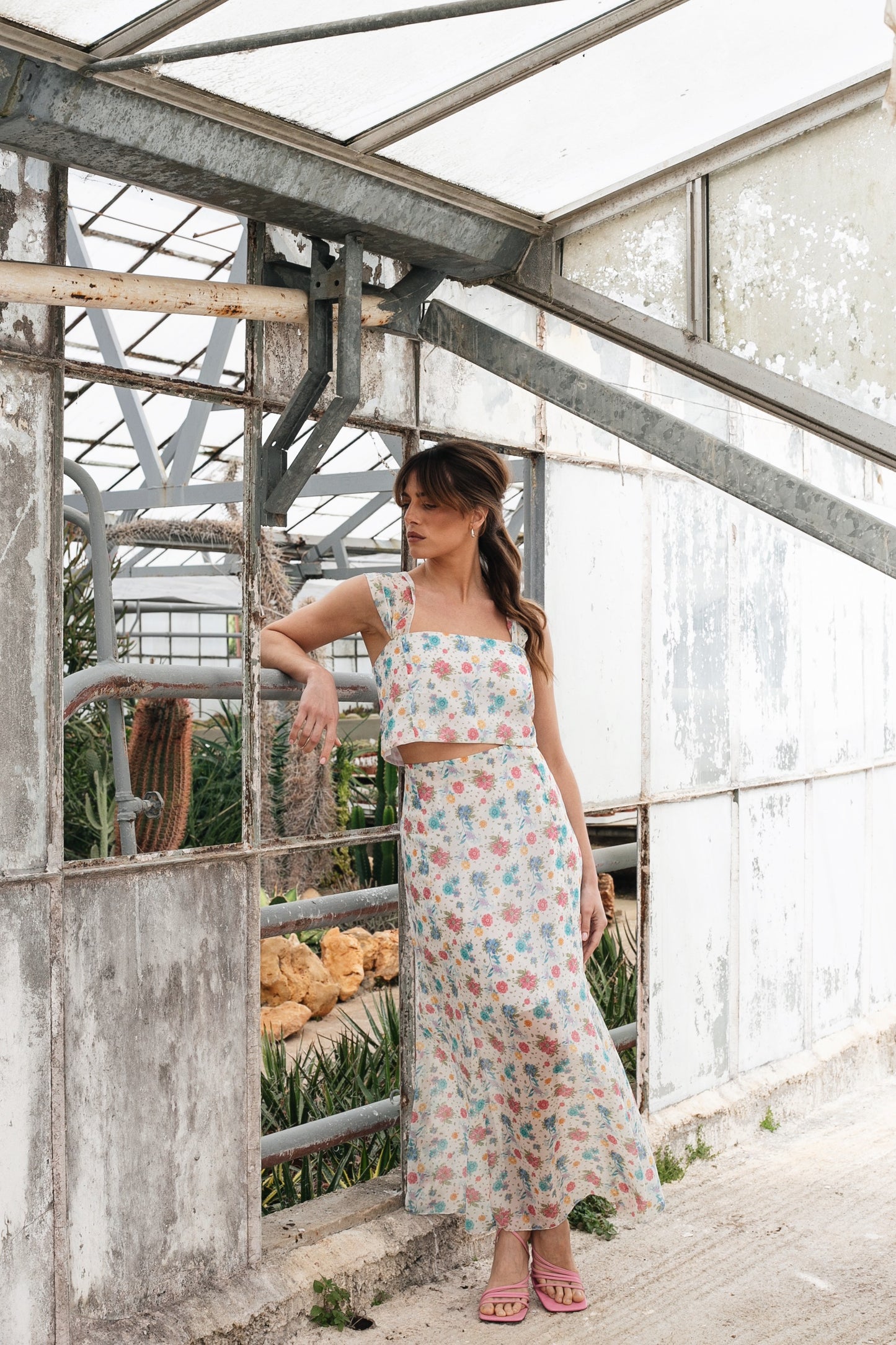 Μπλούζα τοπ Cleop με floral σχέδιο και άνετη εφαρμογή, ιδανικό για καλοκαιρινές εμφανίσεις και ειδικές περιστάσεις